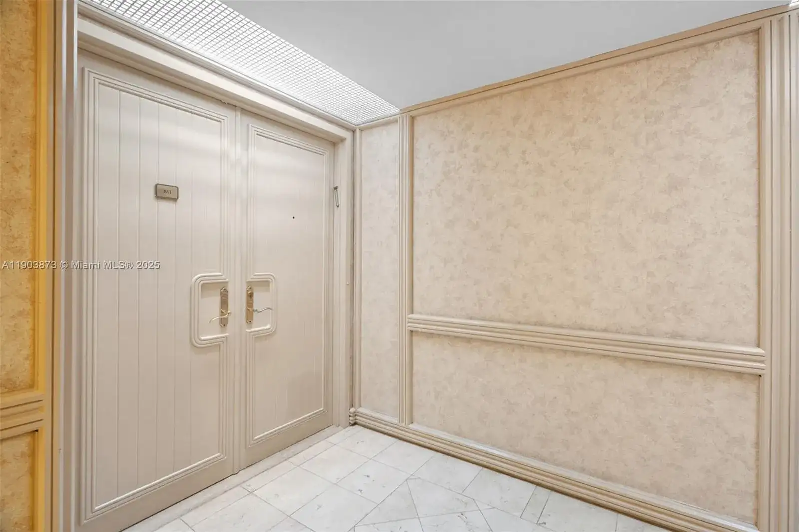 20281 E Country Club Dr # M1, Aventura FL 33180 photo 2