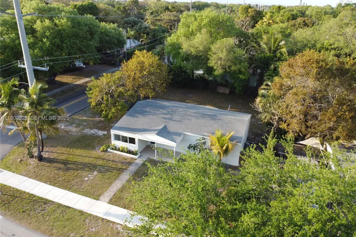 843 SW 20th St, Fort Lauderdale FL 33315
