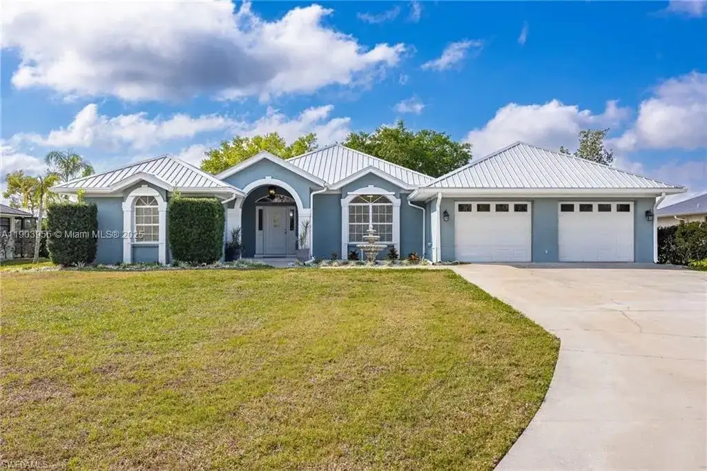 1261 Riverbend Dr, La Belle FL 33935 photo 3