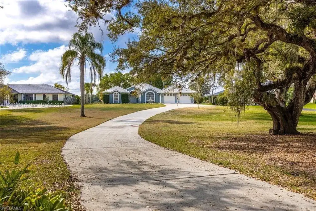 1261 Riverbend Dr, La Belle FL 33935 photo 4
