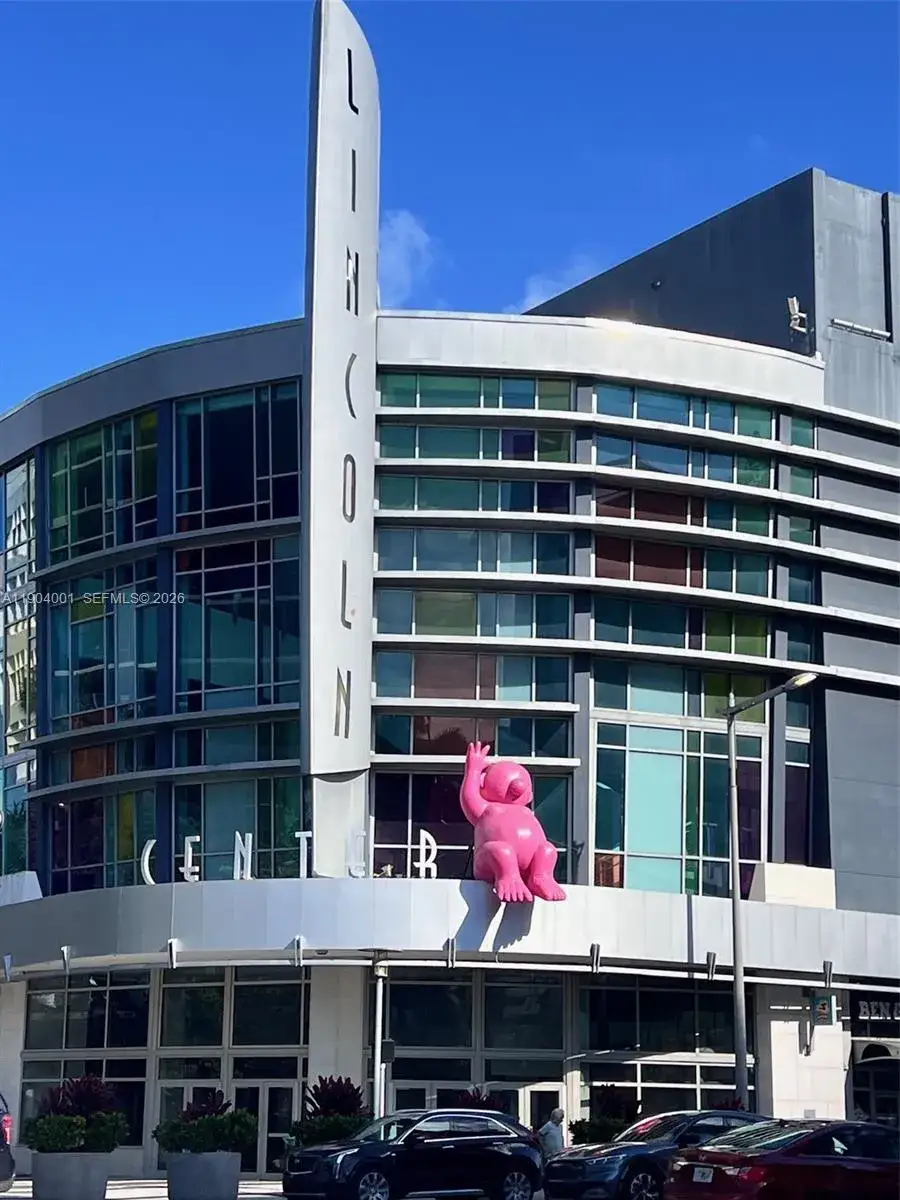 1 bedroom 1 bath Residential for sale at 1300 Lincoln Rd # D304, Miami Beach FL 33139