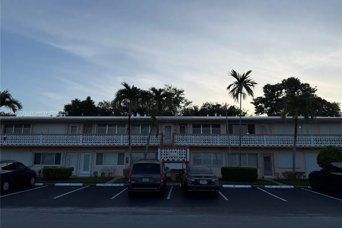 815 SW 10th Ter # 15V, Hallandale Beach FL 33009