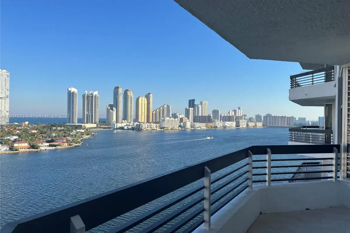 3600 Mystic Pointe Dr # 1717, Aventura FL 33180