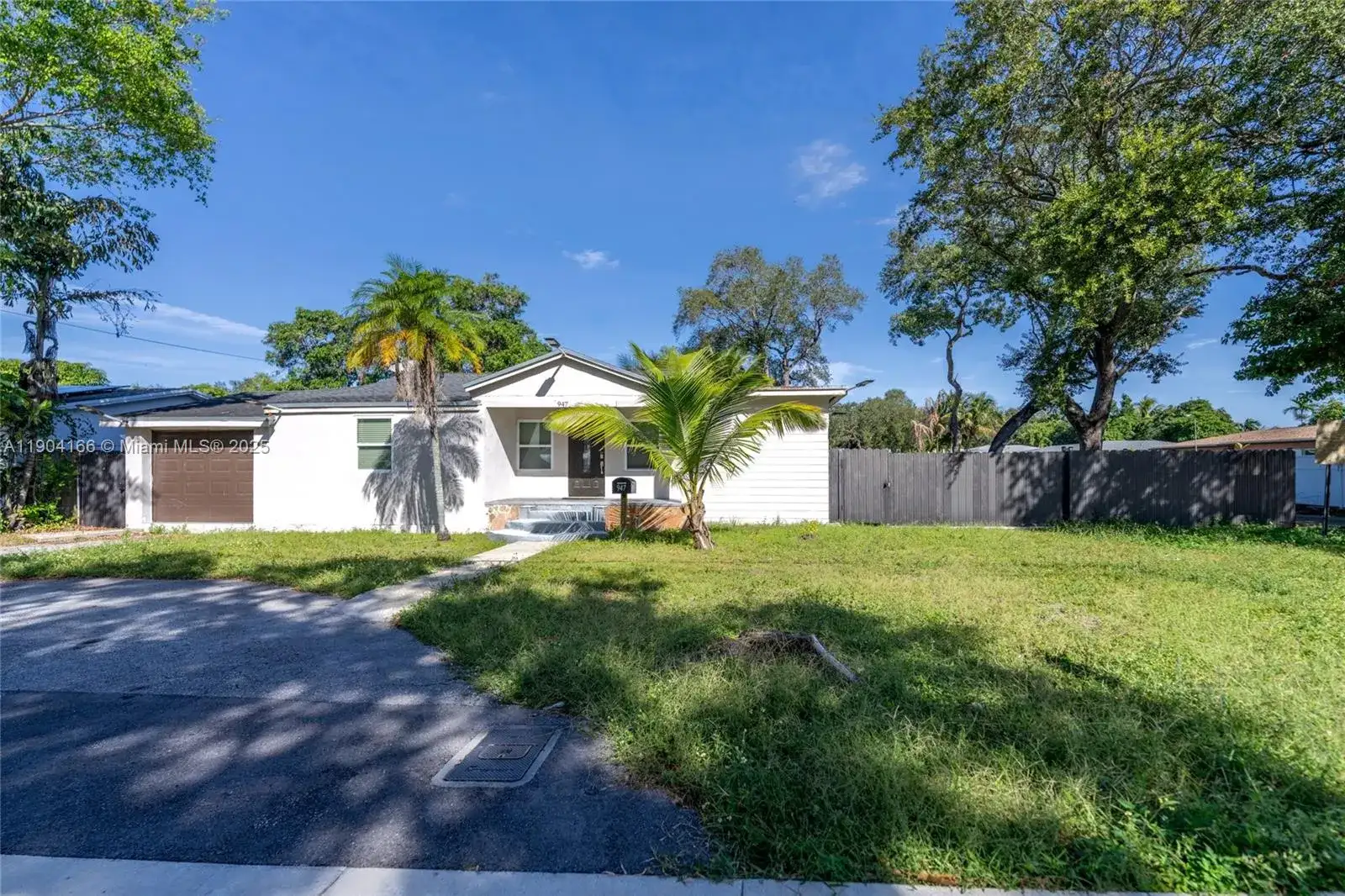 947 NE 149th St, Miami FL 33161 photo 2