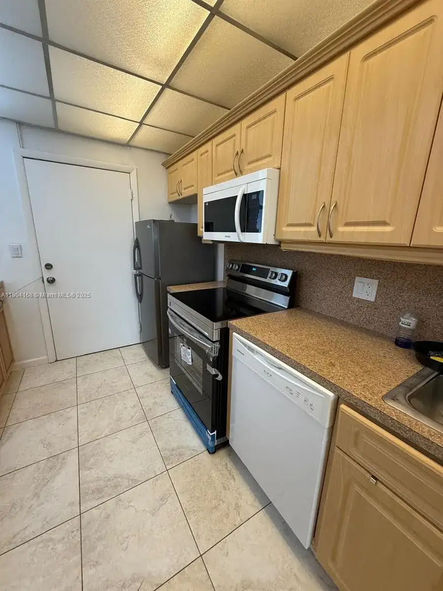 3660 NE 166th St # 805, North Miami Beach FL 33160 photo 2