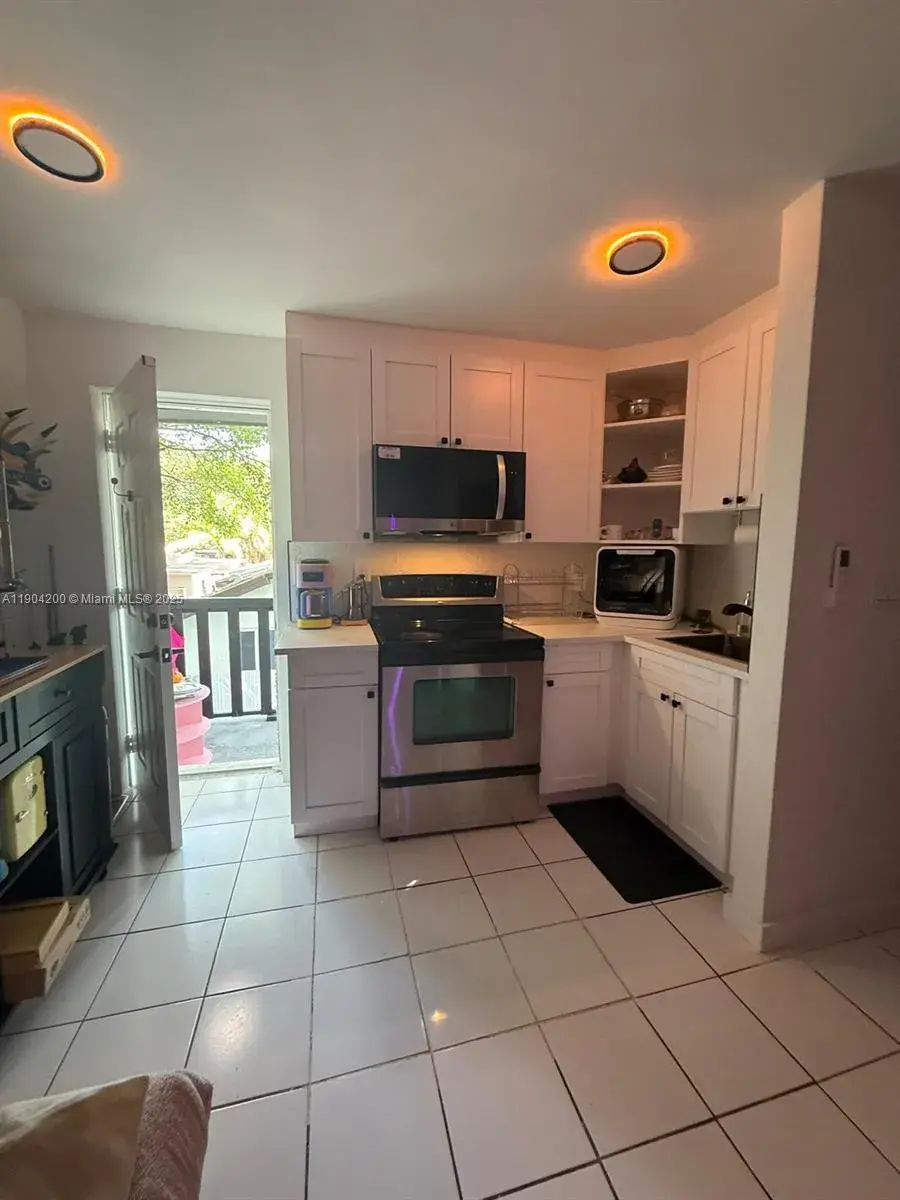 5028 NW 3rd Ave # B, Miami FL 33127