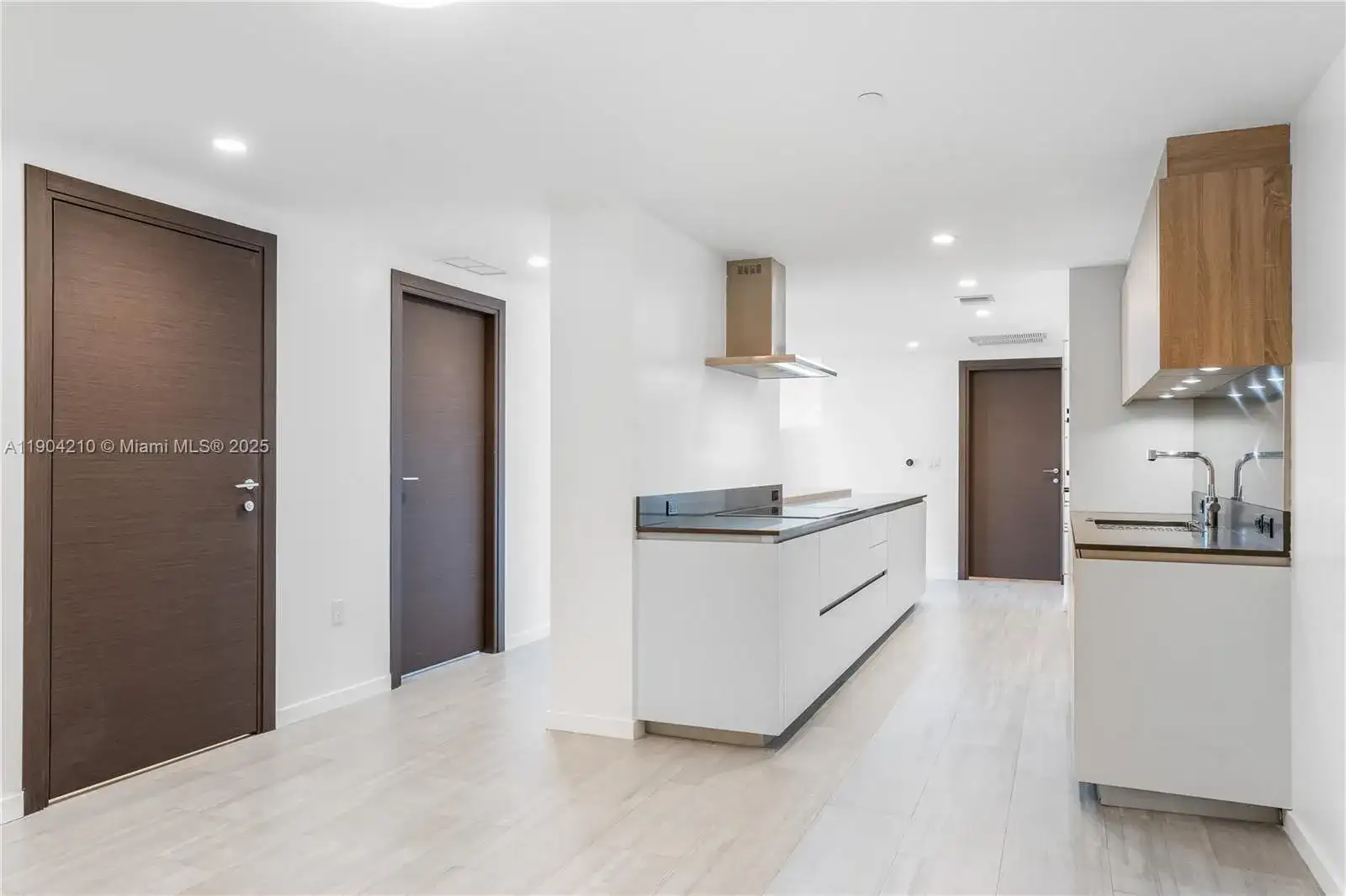 1000 Brickell Plz # 4806, Miami FL 33131 photo 3