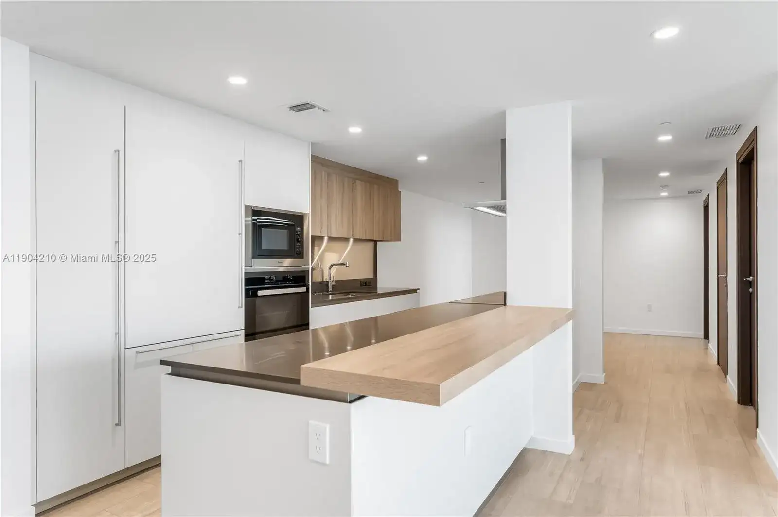 1000 Brickell Plz # 4806, Miami FL 33131 photo 4