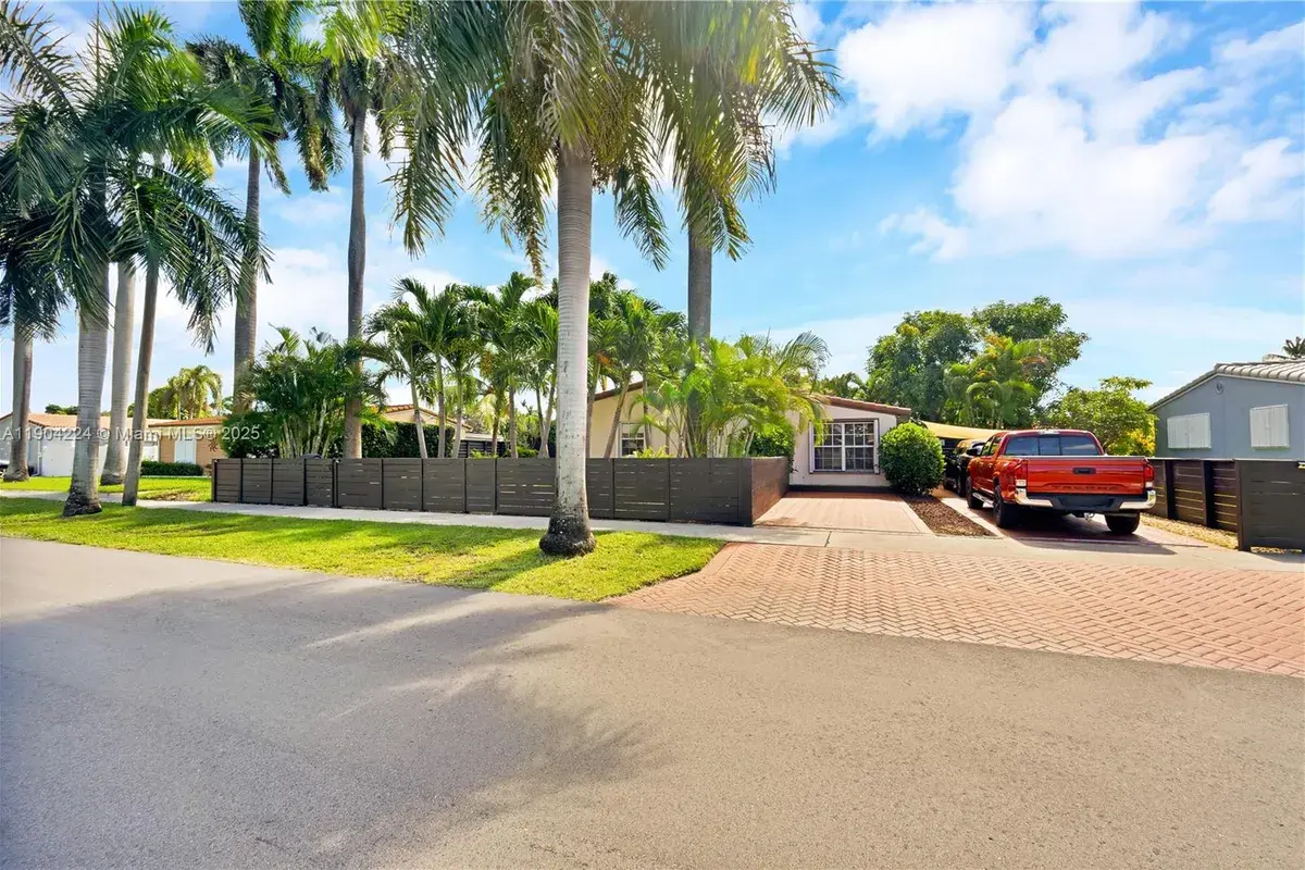 818 NE 3rd St # 818, Hallandale Beach FL 33009