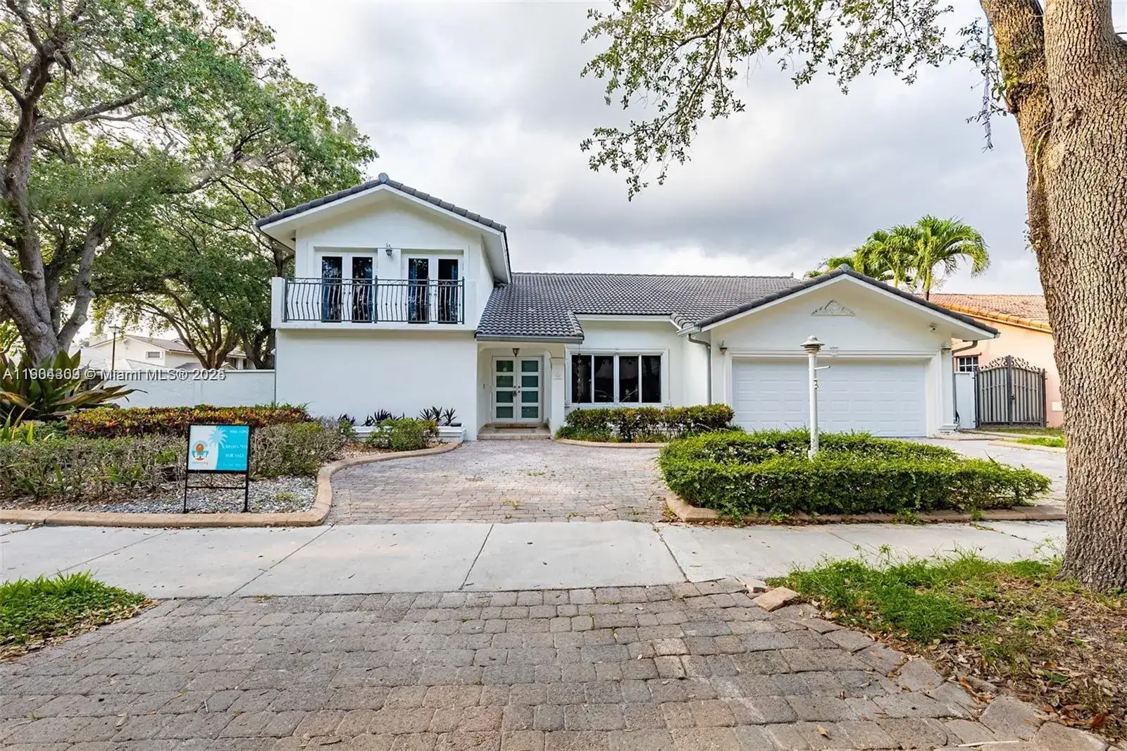 8371 NW 166th Ter, Miami Lakes FL 33016 photo 2