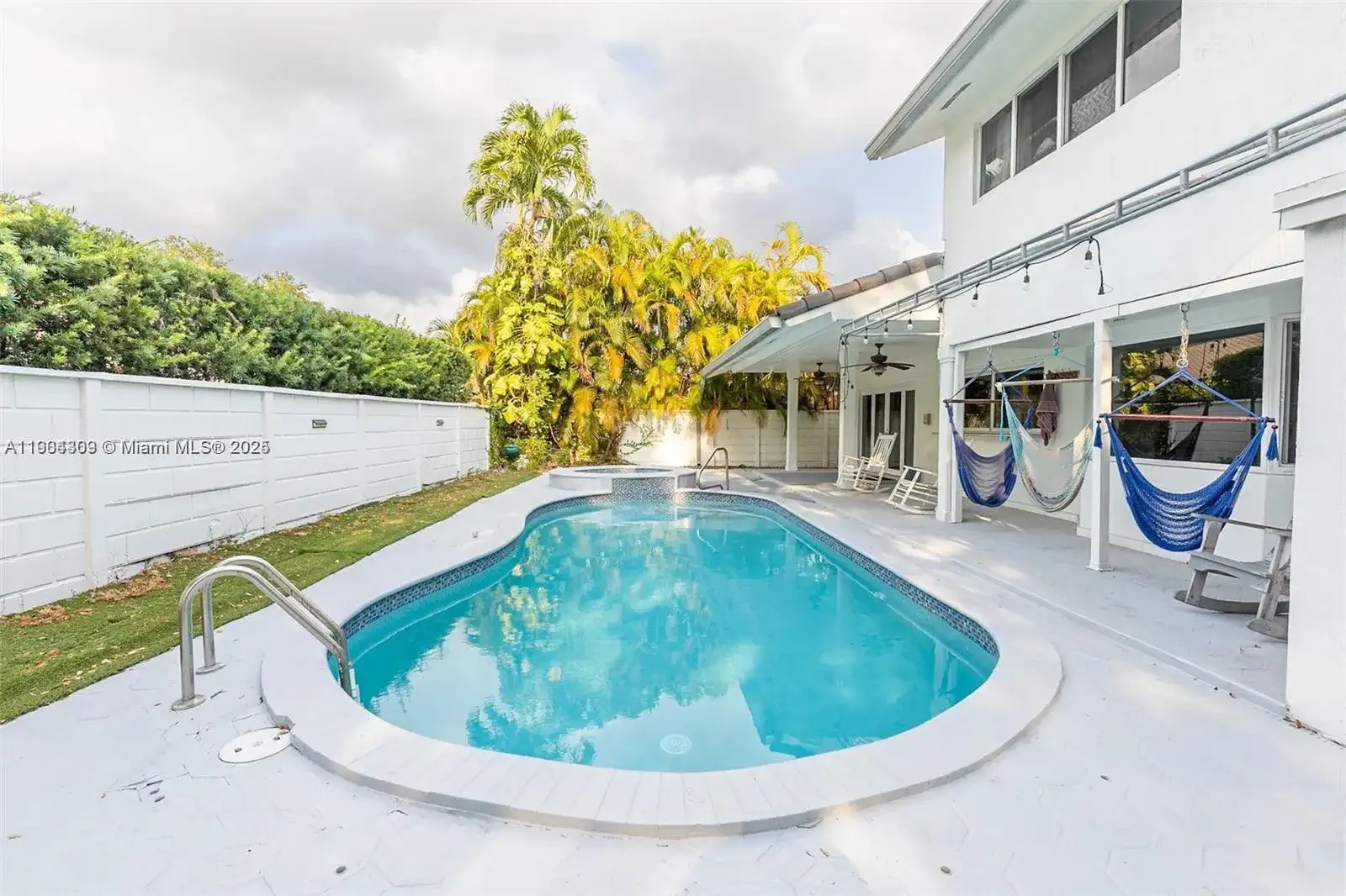 8371 NW 166th Ter, Miami Lakes FL 33016 photo 4