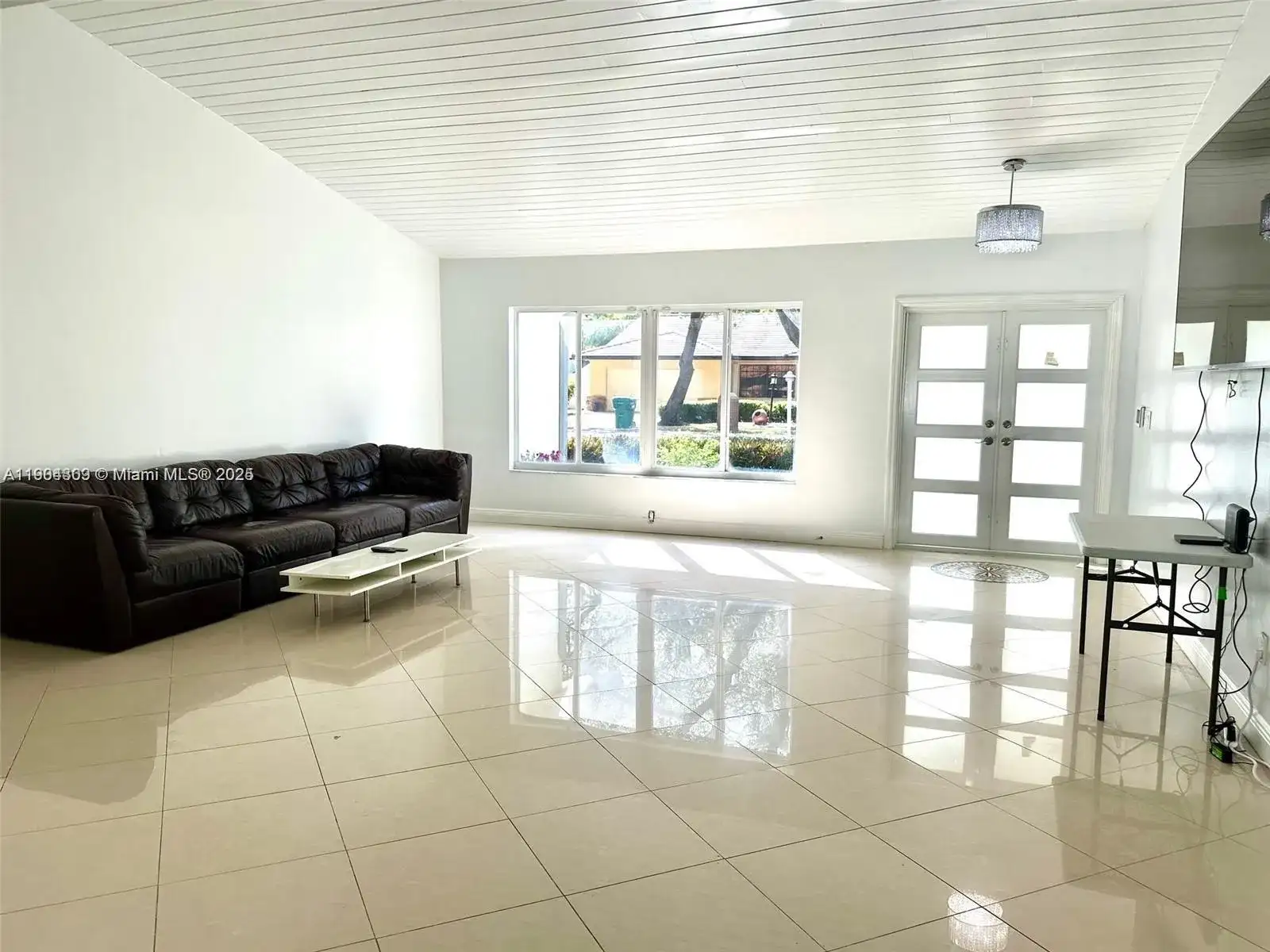 8371 NW 166th Ter, Miami Lakes FL 33016 photo 5