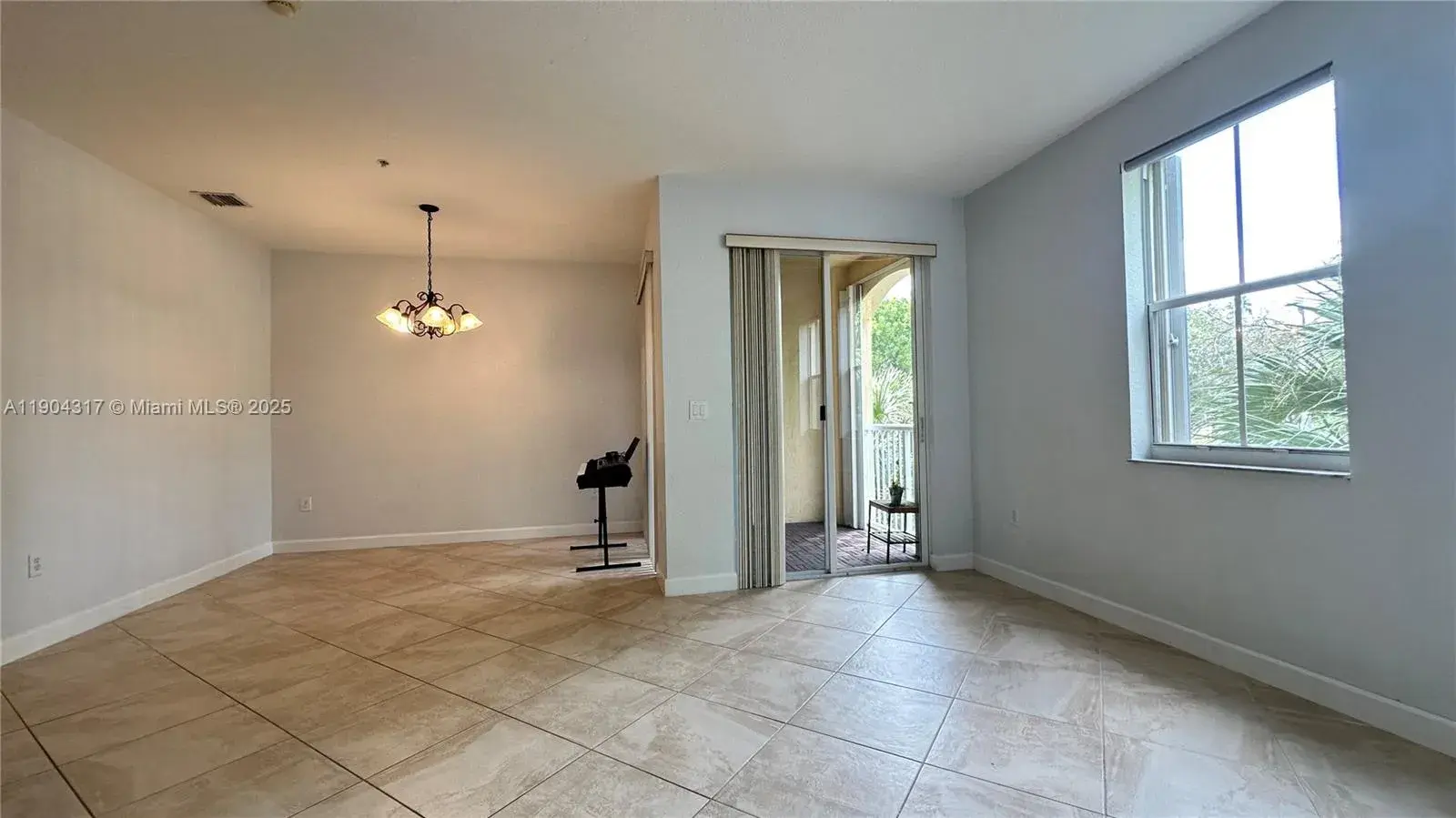 110 Jacaranda Country Club Dr # 205, Plantation FL 33324