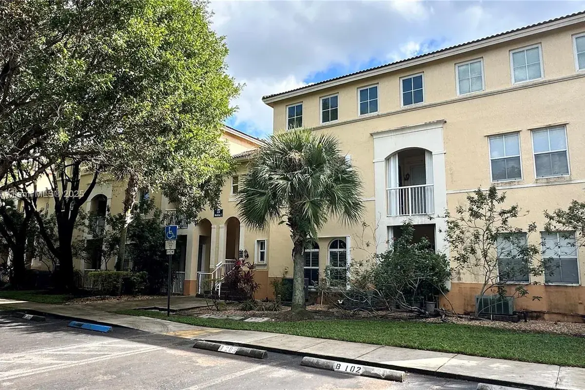110 Jacaranda Country Club Dr # 205, Plantation FL 33324
