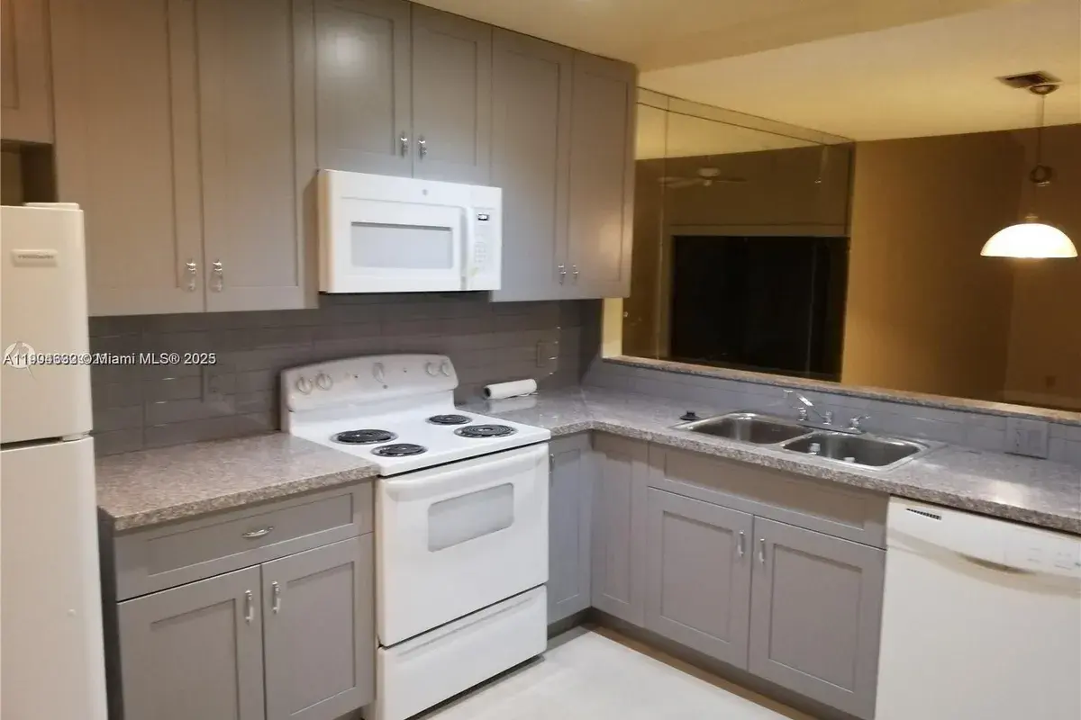 6985 NW 29th Ln, Fort Lauderdale FL 33309