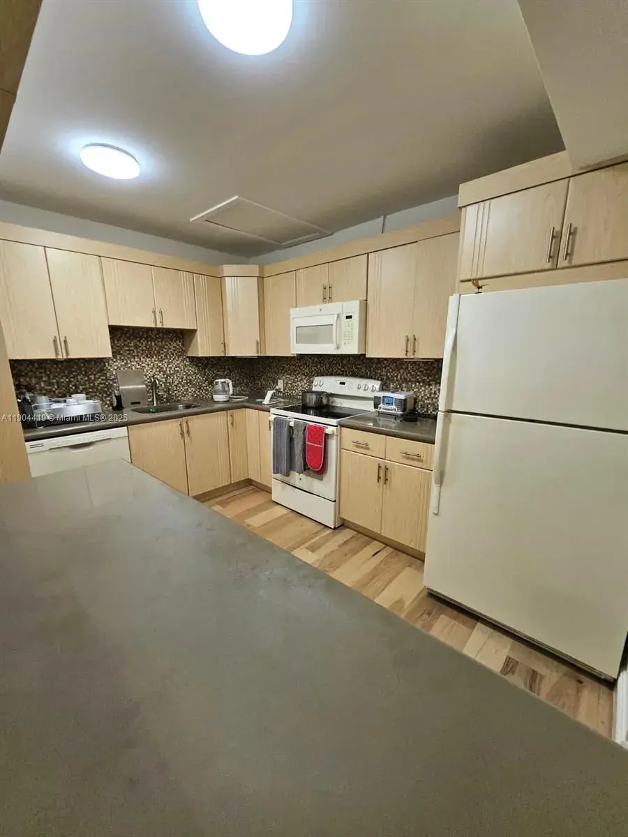246 Dorset F # 246, Boca Raton FL 33434