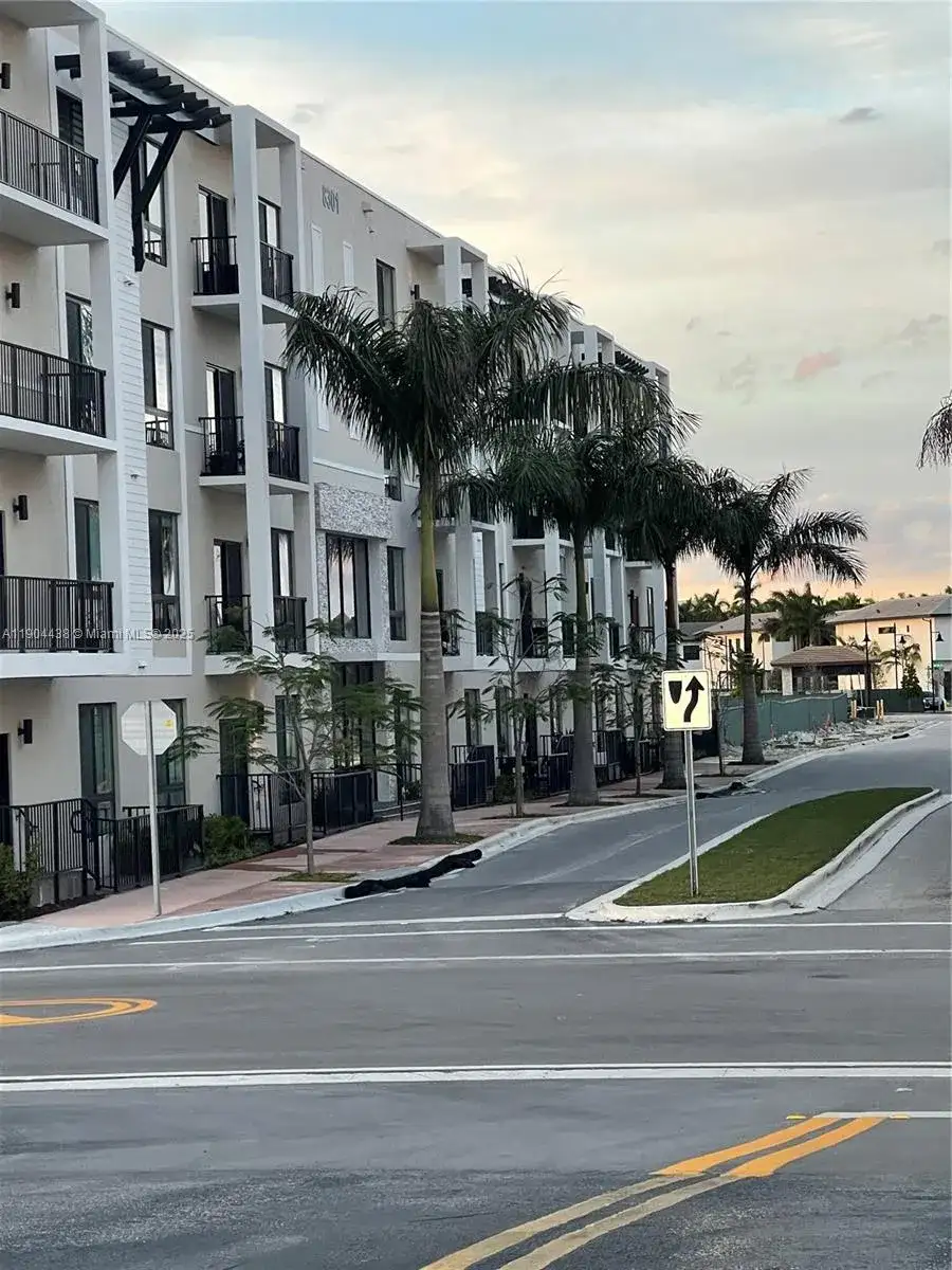 8265 NW 41 St # 304, Doral FL 33166 photo 2