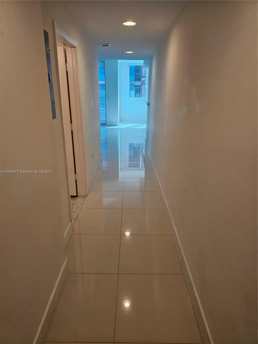 244 Biscayne Blvd # 908, Miami FL 33132