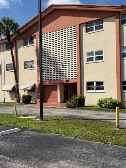 5300 Washington St # P136, Hollywood FL 33021
