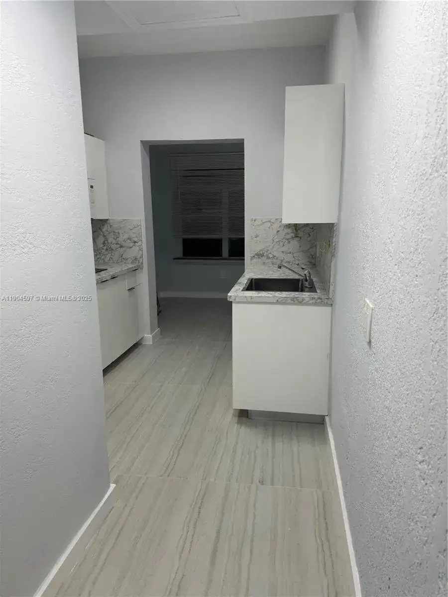1101 NW 32nd Pl, Miami FL 33125 photo 3