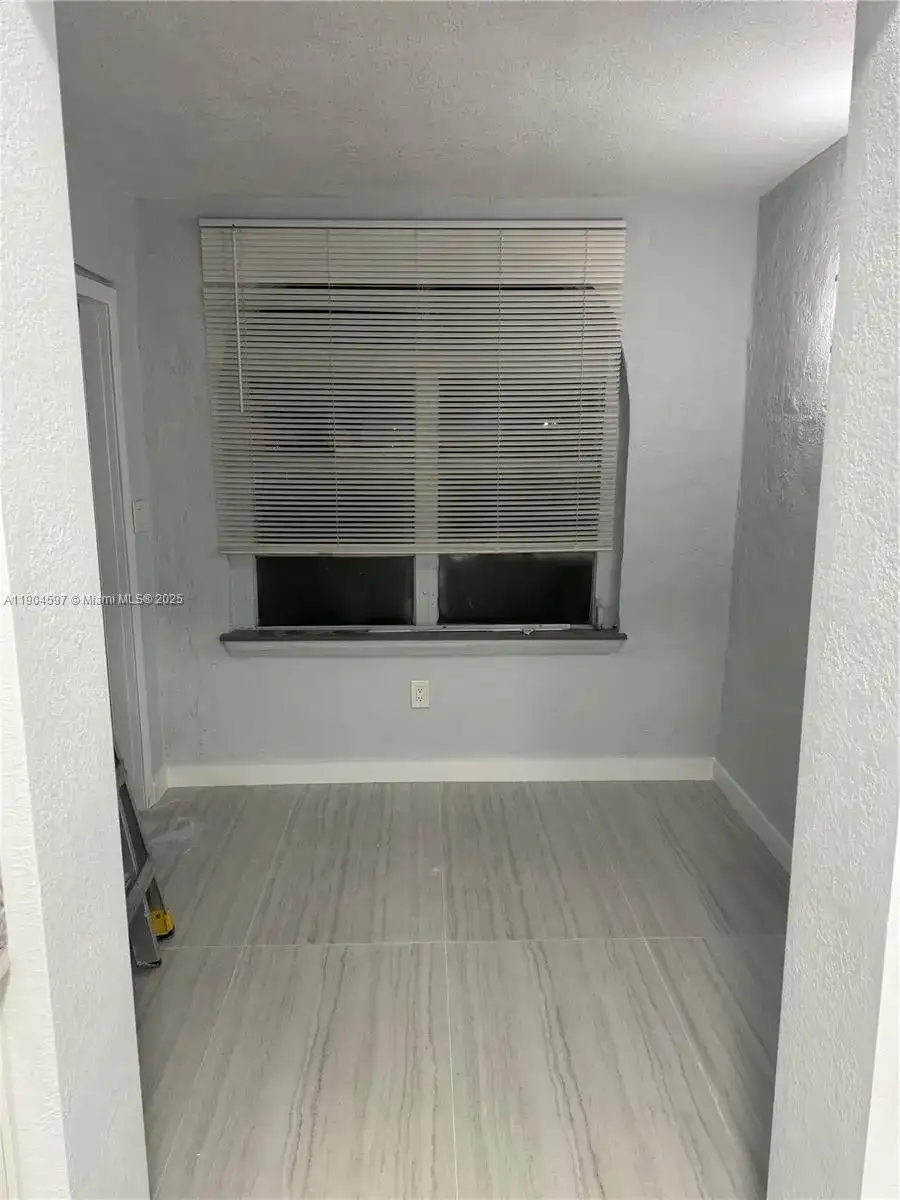 1101 NW 32nd Pl, Miami FL 33125 photo 4