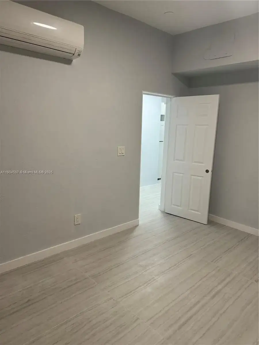 1101 NW 32nd Pl, Miami FL 33125 photo 5