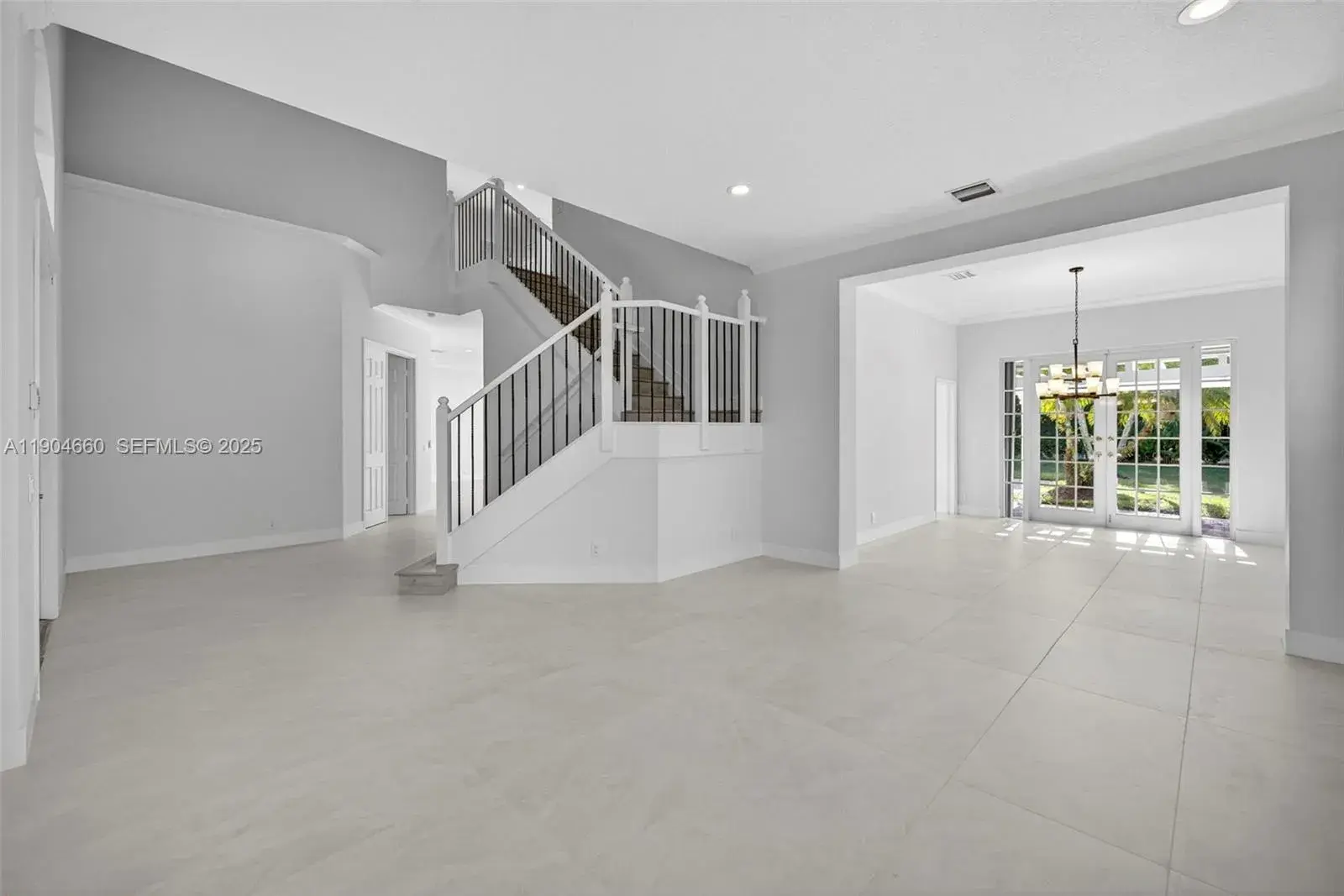 1781 Harbor Pointe Cir, Weston FL 33327
