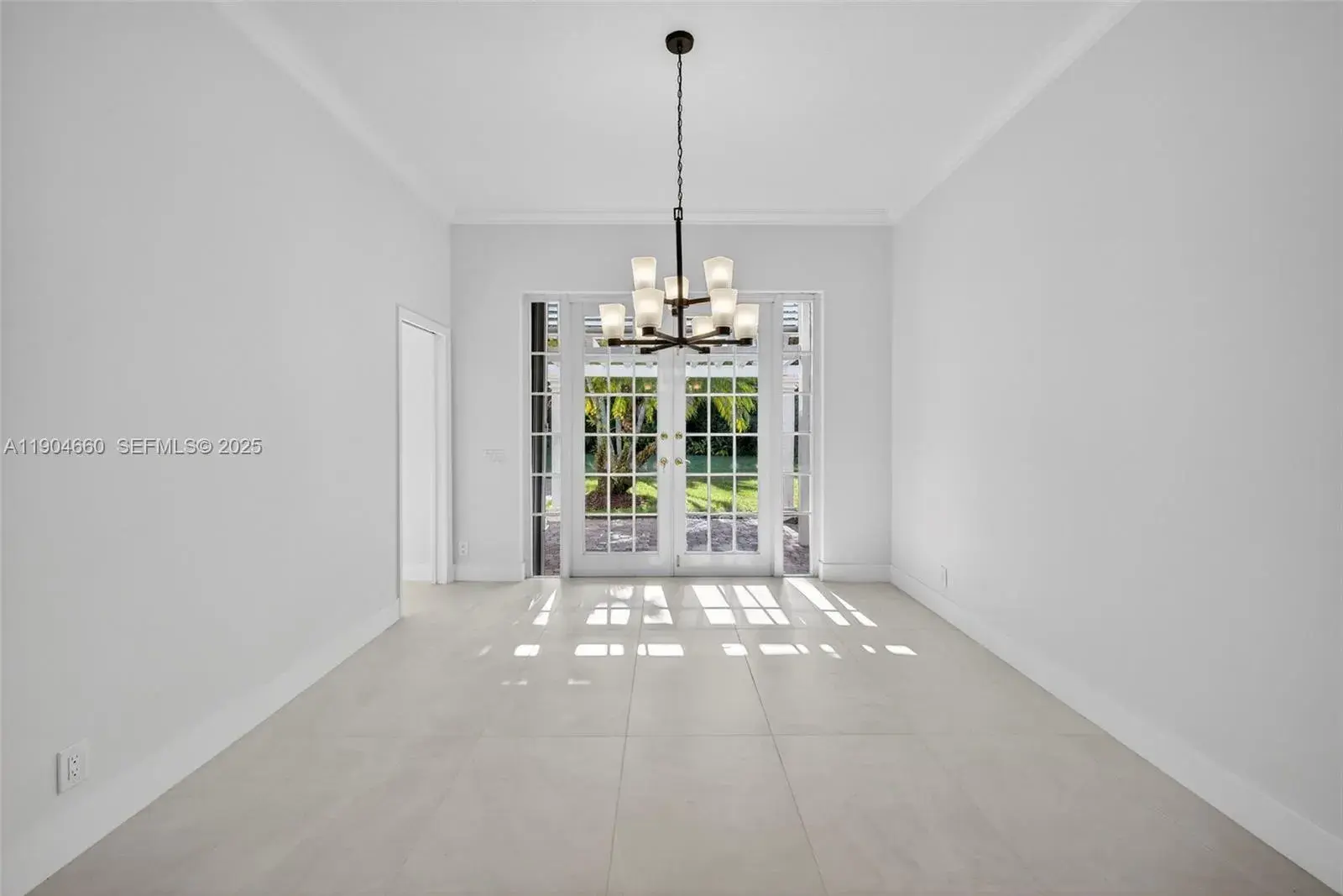 1781 Harbor Pointe Cir, Weston FL 33327