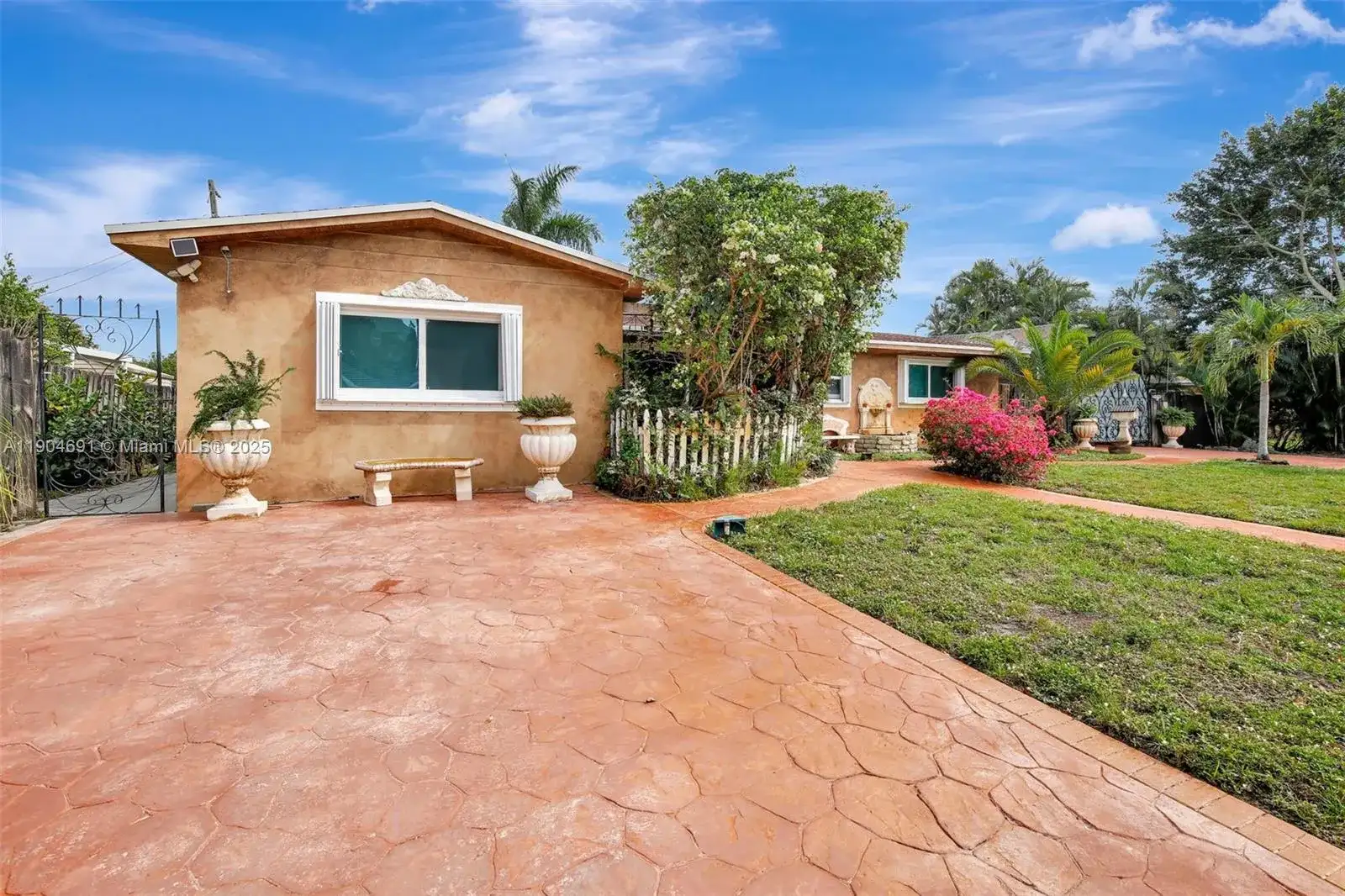 421 NW 77th Way, Pembroke Pines FL 33024 photo 2