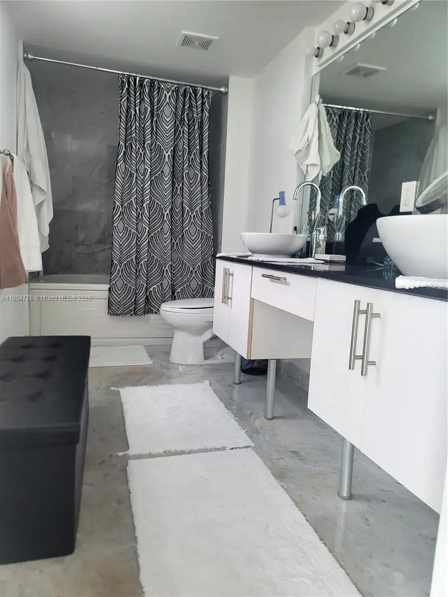 31 SE 5th St # 1402, Miami FL 33131 photo 4