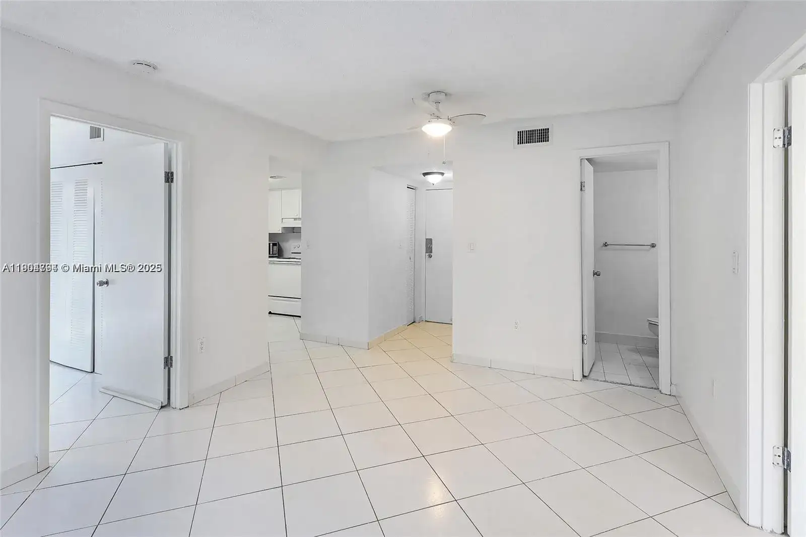 2600 Collins Ave # 405, Miami Beach FL 33140 photo 2