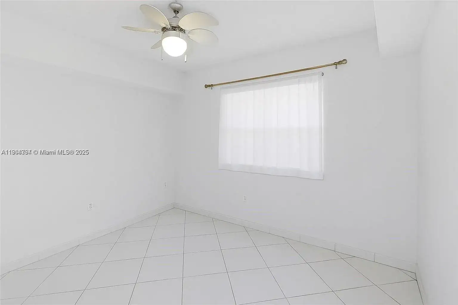 2600 Collins Ave # 405, Miami Beach FL 33140 photo 5