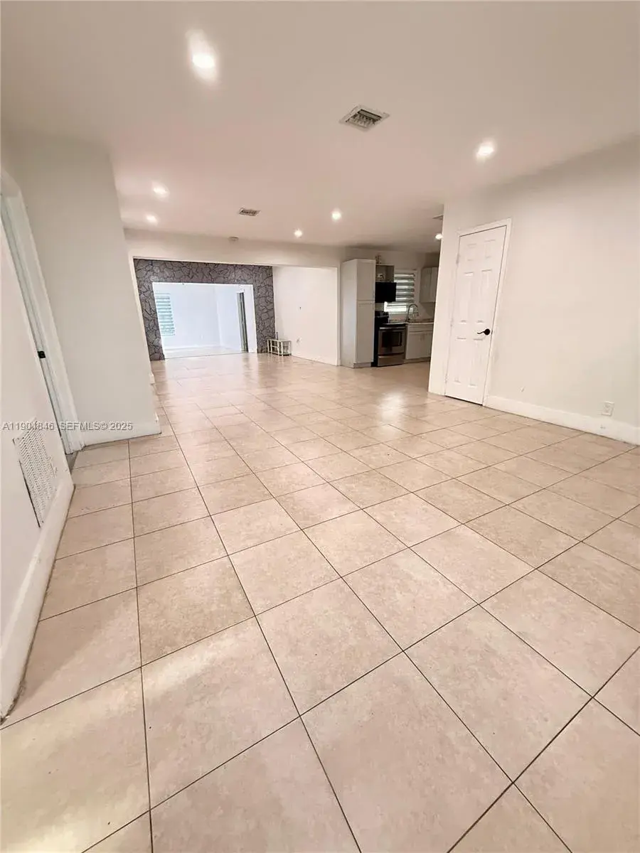 1530 N 56th Ave, Hollywood FL 33021