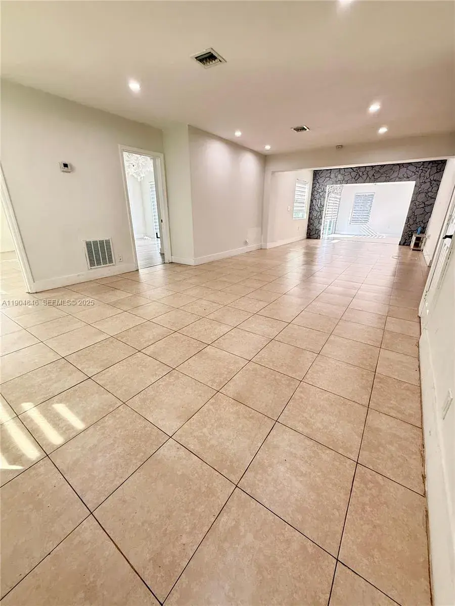 1530 N 56th Ave, Hollywood FL 33021