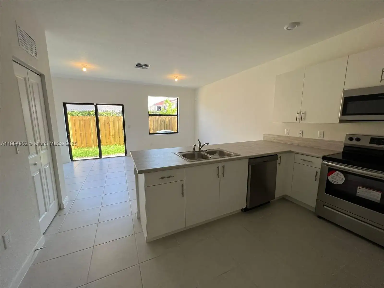 875 NE 211TH ST # 0, Miami FL 33179 photo 3
