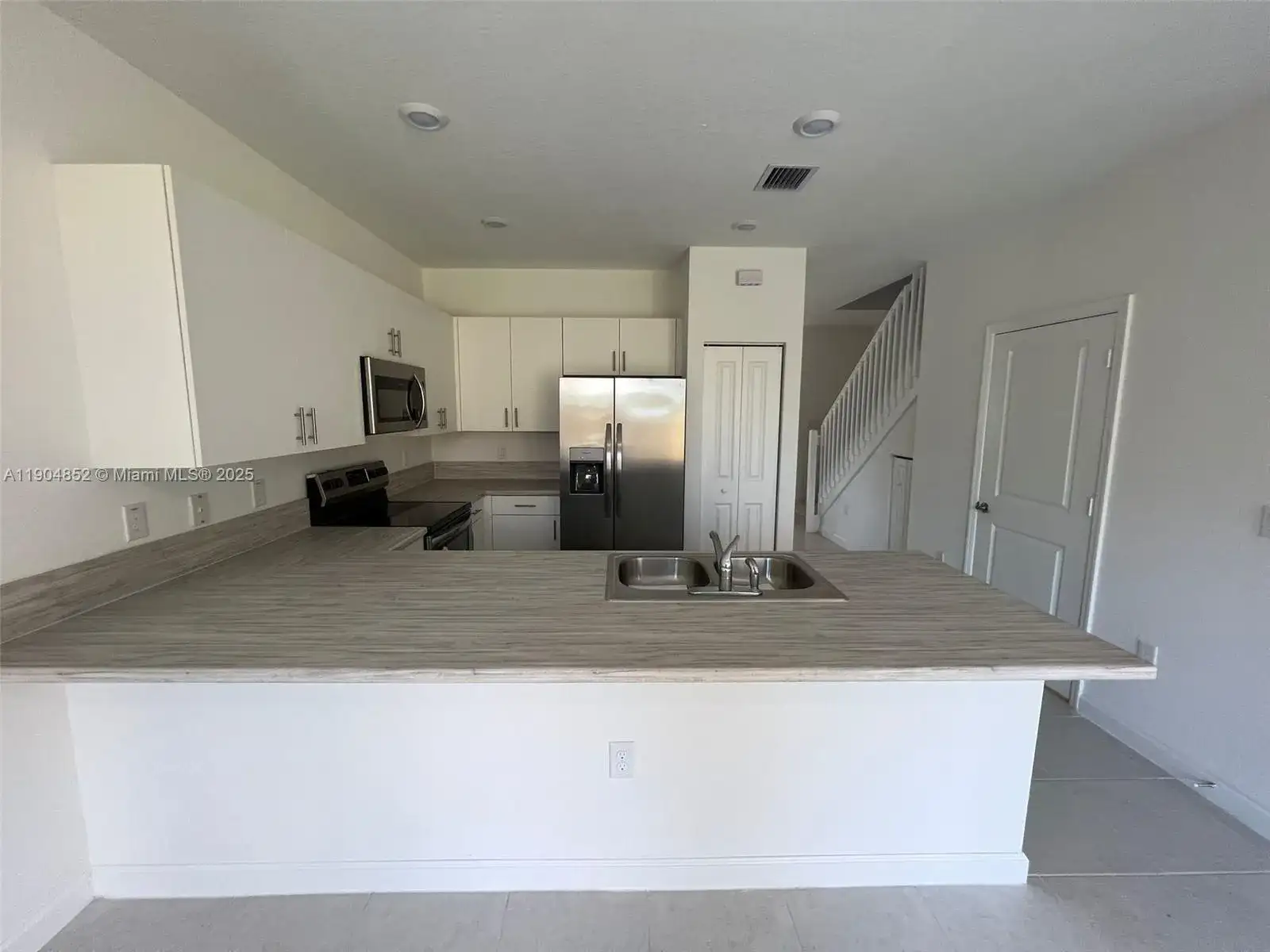 875 NE 211TH ST # 0, Miami FL 33179 photo 4