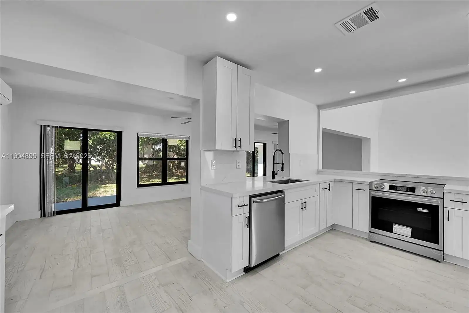 4603 King Palm Dr, Tamarac FL 33319 photo 3