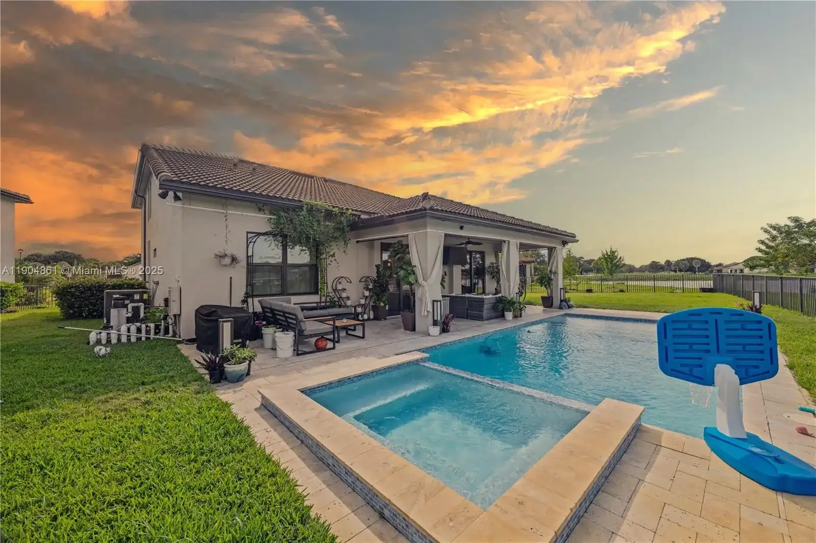 8152 NW 78th St, Tamarac FL 33321