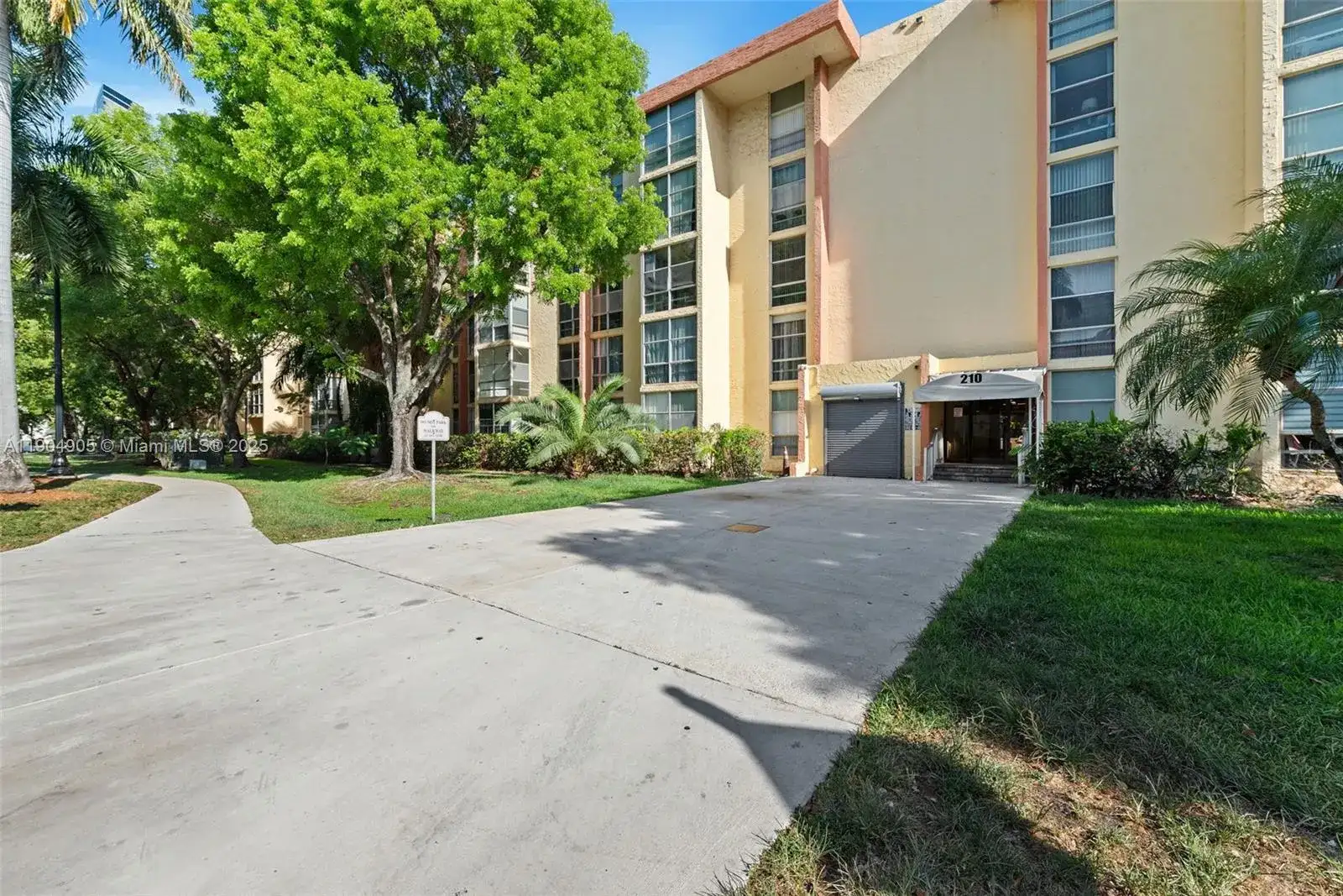 200 172nd St # 108, Sunny Isles Beach FL 33160 photo 2