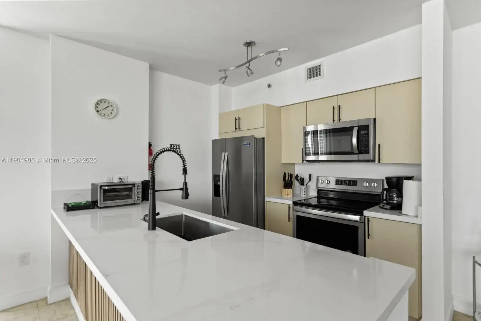 17555 Atlantic Blvd, Sunny Isles Beach FL 33160 photo 2