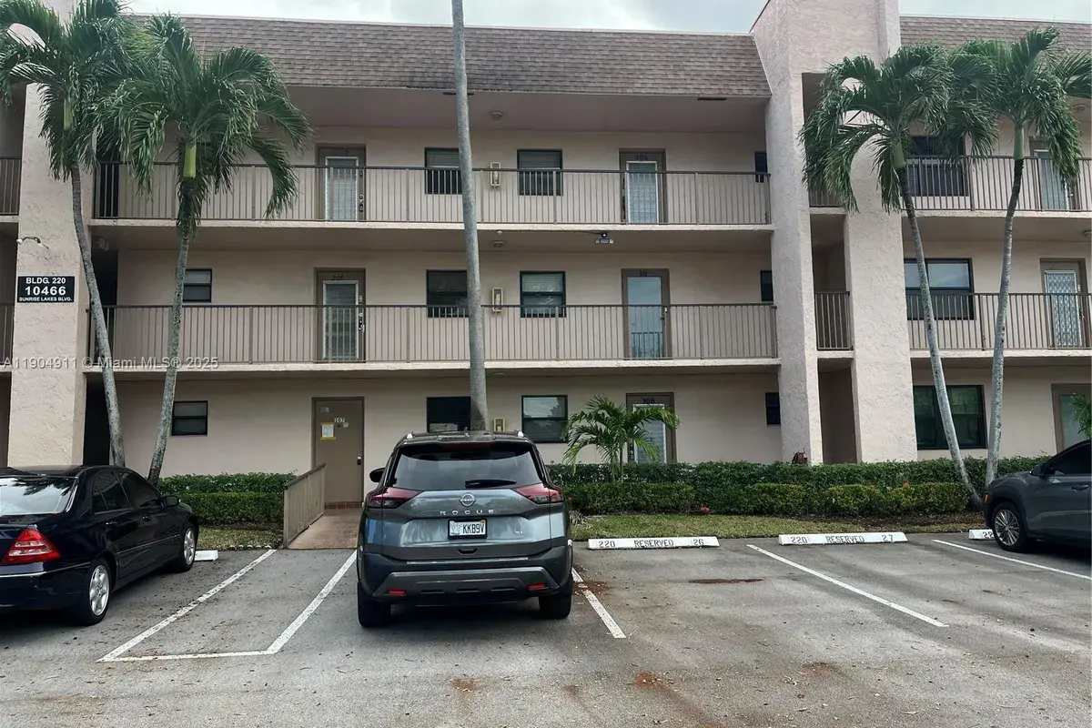 10466 Sunrise Lakes Blvd # 108, Sunrise FL 33322