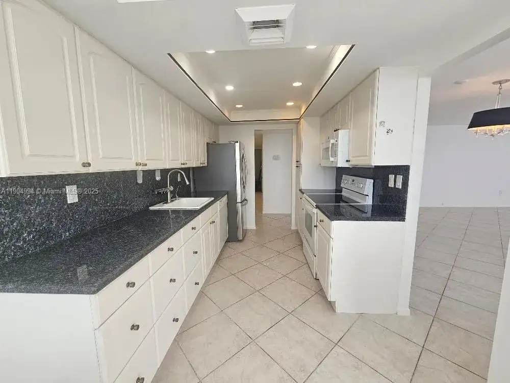 18041 Biscayne Blvd # 204, Aventura FL 33160 photo 2