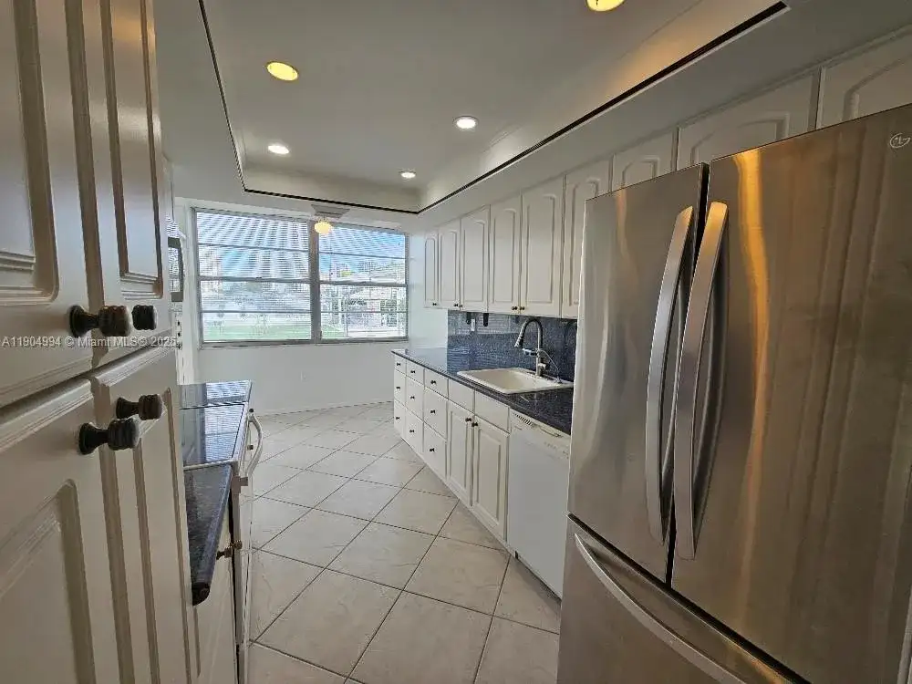 18041 Biscayne Blvd # 204, Aventura FL 33160 photo 4