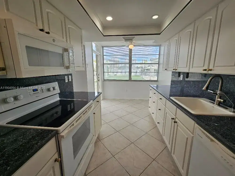 18041 Biscayne Blvd # 204, Aventura FL 33160 photo 5