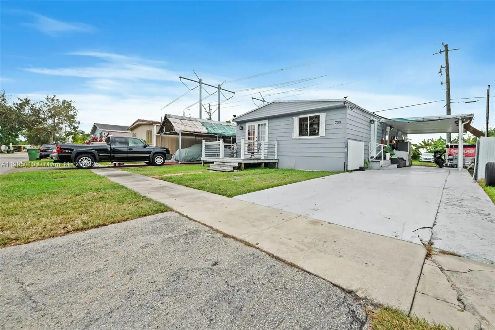 700 NW 219th Ave, Pembroke Pines FL 33029 photo 2