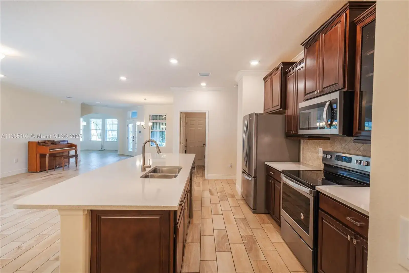 2547 Saint Lucia Cir, Vero Beach FL 32967 photo 2