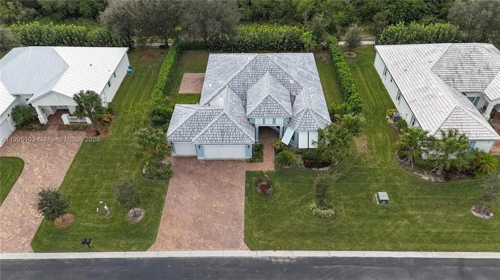 2547 Saint Lucia Cir, Vero Beach FL 32967 photo 3