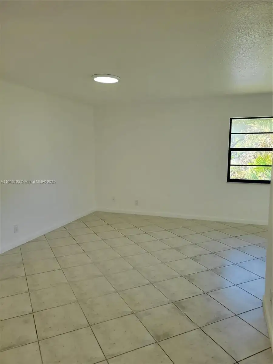 1821 NE 40th Ct # 302, Pompano Beach FL 33064 photo 3