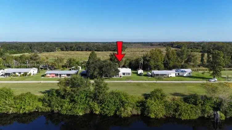 1159 Lock Lane, Moore Haven FL 33471 photo 4