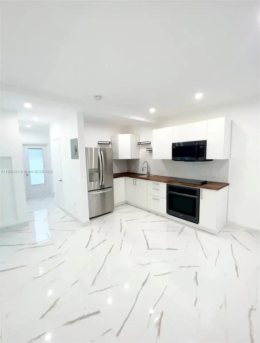 7300 Byron Ave # 10, Miami Beach FL 33141 photo 4